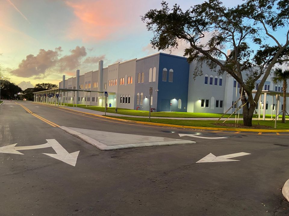 For Rent: $5,300 (4 beds, 2 baths, 1615 Square Feet)