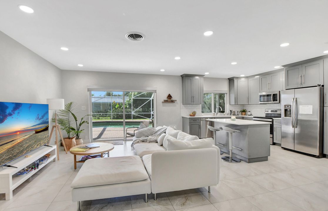 For Rent: $5,300 (4 beds, 2 baths, 1615 Square Feet)