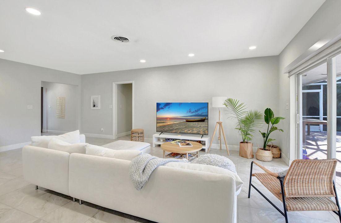 For Rent: $5,300 (4 beds, 2 baths, 1615 Square Feet)