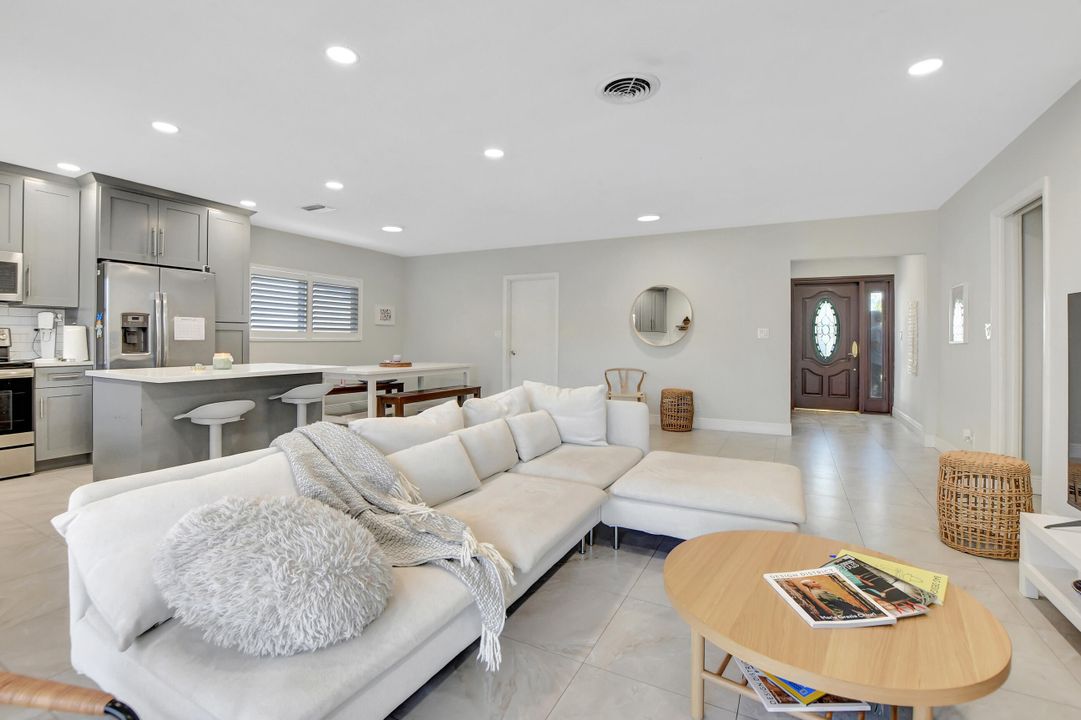 For Rent: $5,300 (4 beds, 2 baths, 1615 Square Feet)