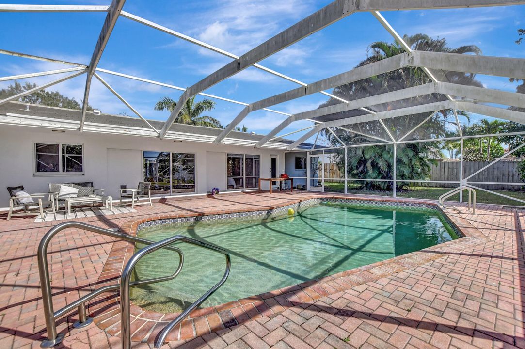 For Rent: $5,300 (4 beds, 2 baths, 1615 Square Feet)