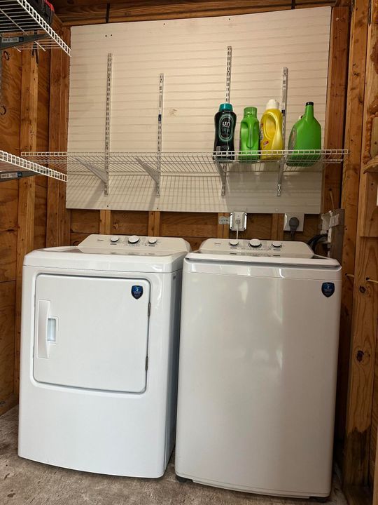 Activo con contrato: $2,950 (3 camas, 2 baños, 1196 Pies cuadrados)