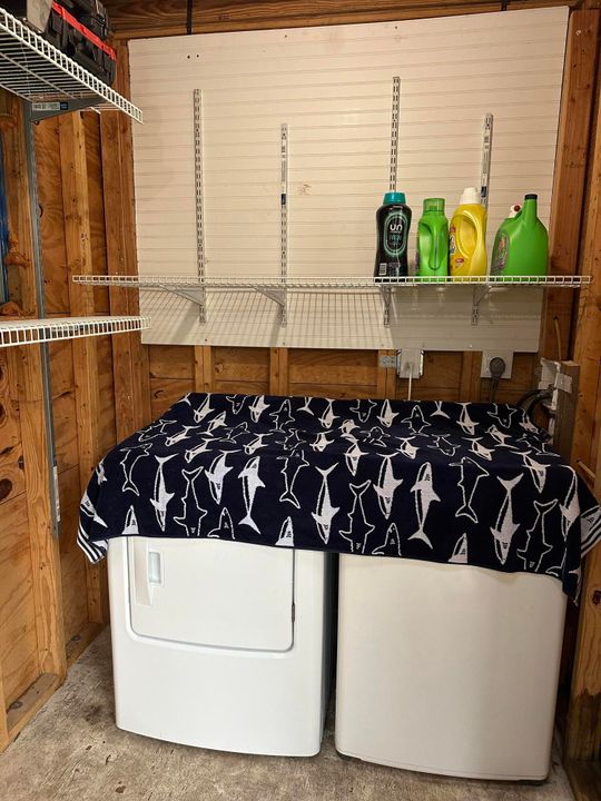 Activo con contrato: $2,950 (3 camas, 2 baños, 1196 Pies cuadrados)