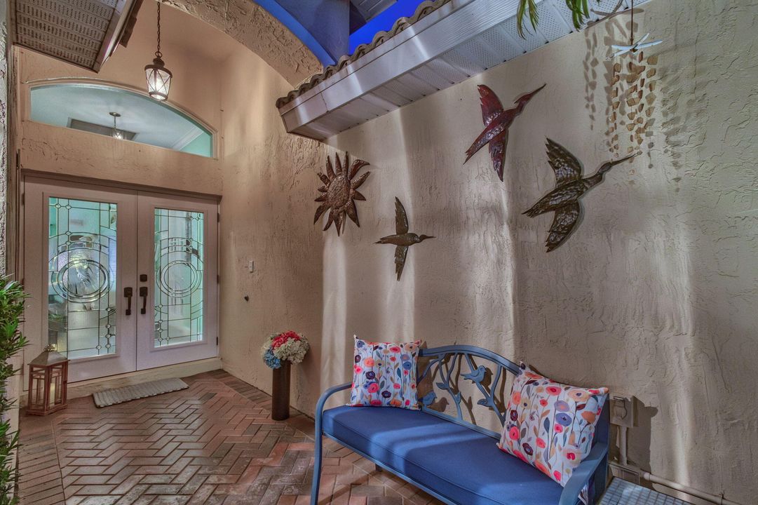 Activo con contrato: $649,000 (3 camas, 2 baños, 1879 Pies cuadrados)