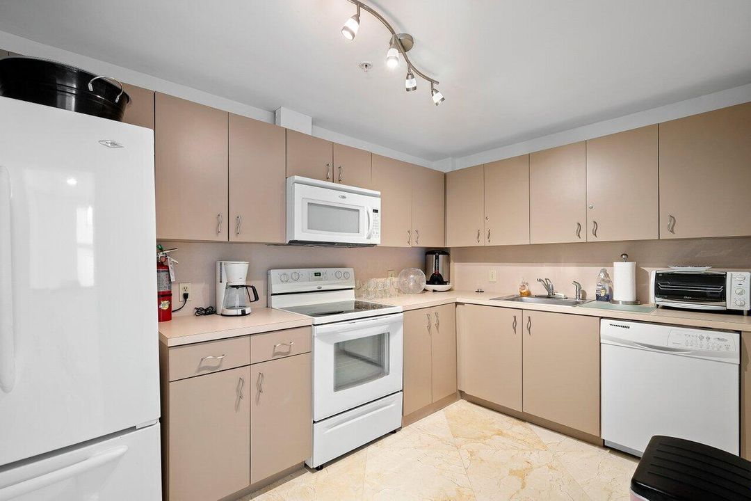 На продажу: $950,000 (2 спален, 2 ванн, 1556 Квадратных фут)