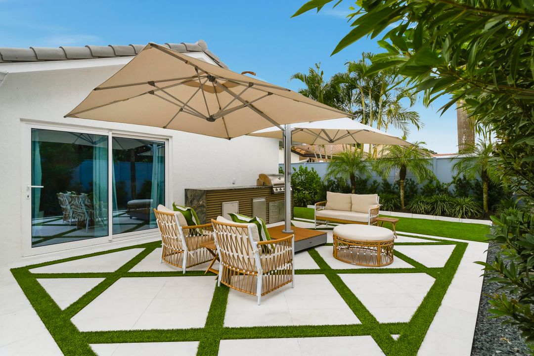 Active With Contract: $2,295,000 (4 beds, 3 baths, 2861 Square Feet)