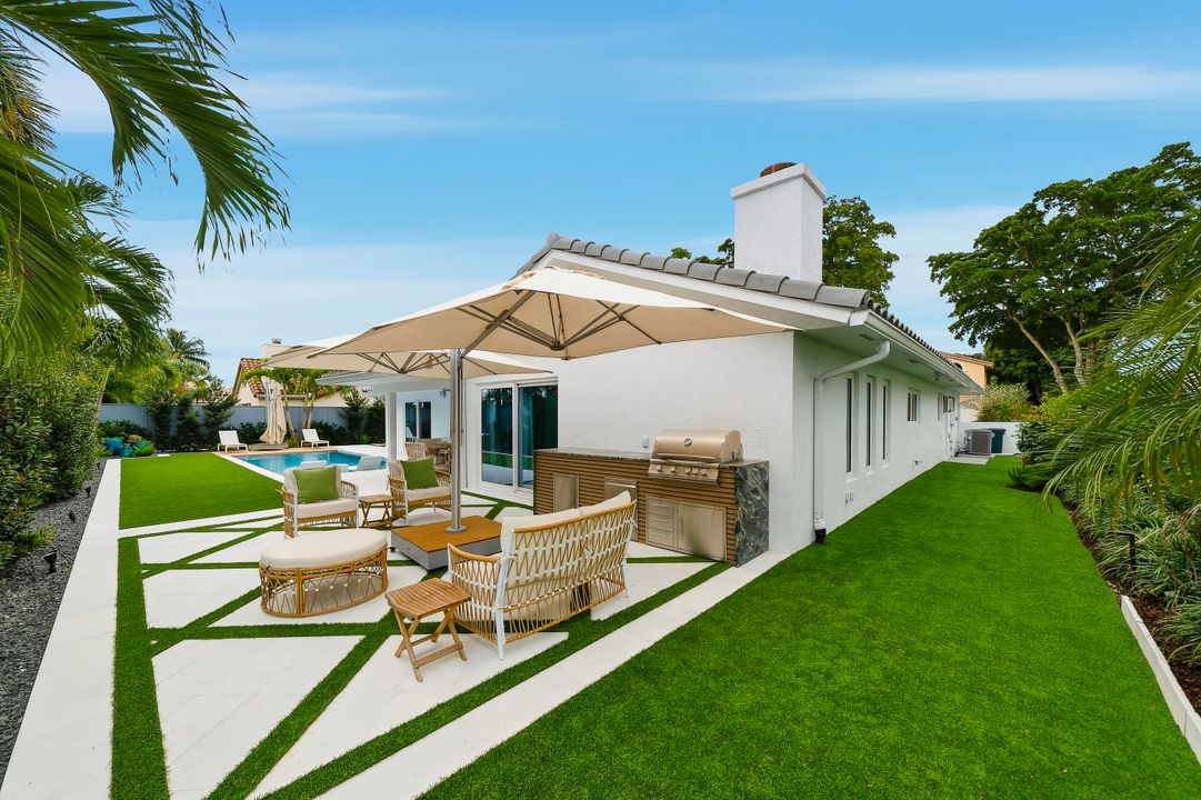 Active With Contract: $2,295,000 (4 beds, 3 baths, 2861 Square Feet)