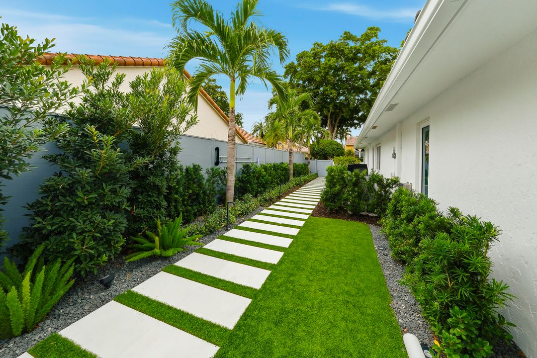 Active With Contract: $2,295,000 (4 beds, 3 baths, 2861 Square Feet)