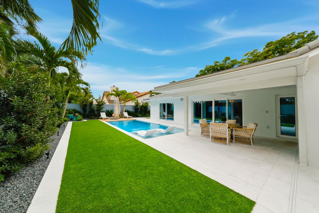 Active With Contract: $2,295,000 (4 beds, 3 baths, 2861 Square Feet)