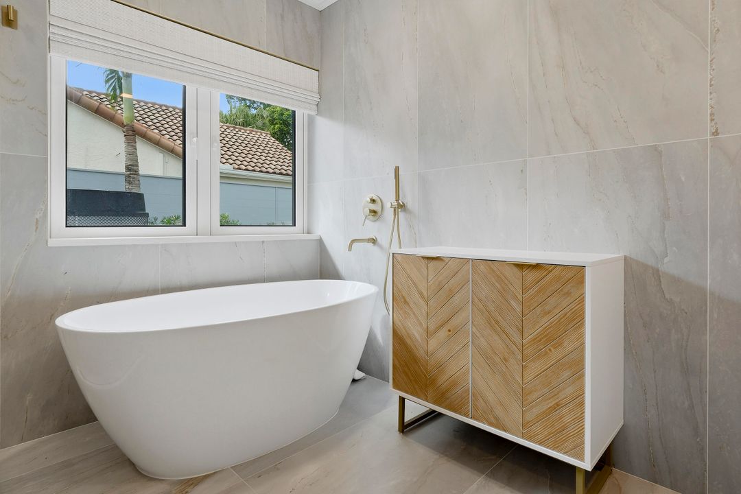 Active With Contract: $2,295,000 (4 beds, 3 baths, 2861 Square Feet)