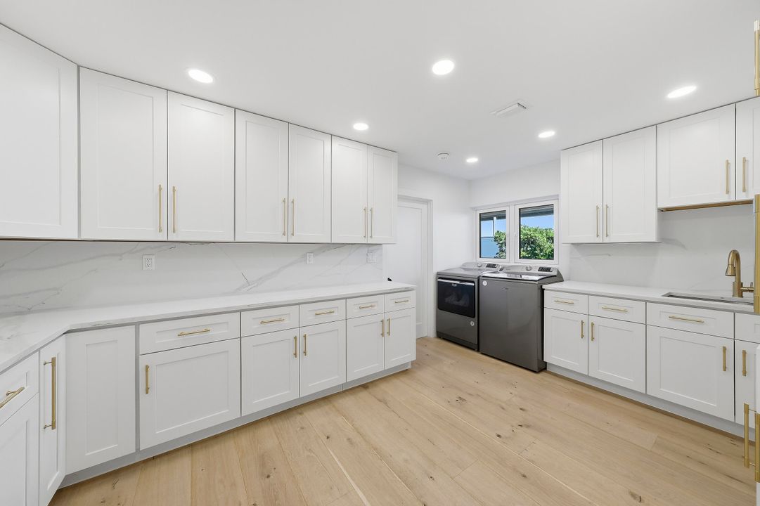 Active With Contract: $2,295,000 (4 beds, 3 baths, 2861 Square Feet)