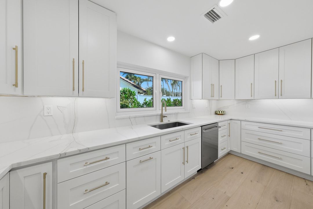 Active With Contract: $2,295,000 (4 beds, 3 baths, 2861 Square Feet)