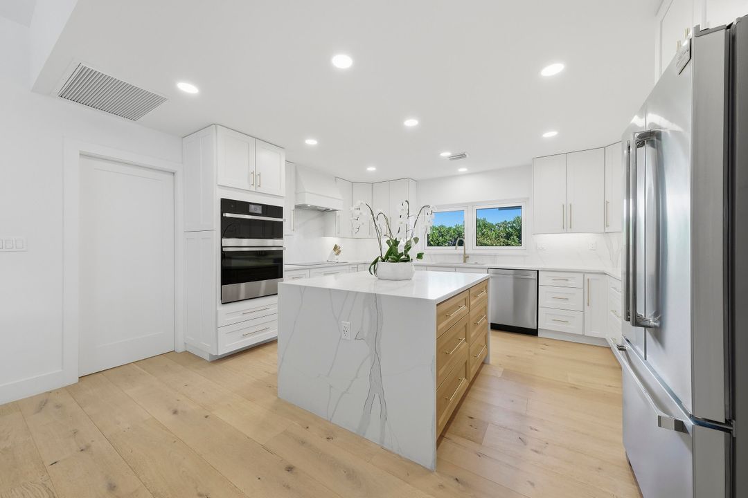 Active With Contract: $2,295,000 (4 beds, 3 baths, 2861 Square Feet)