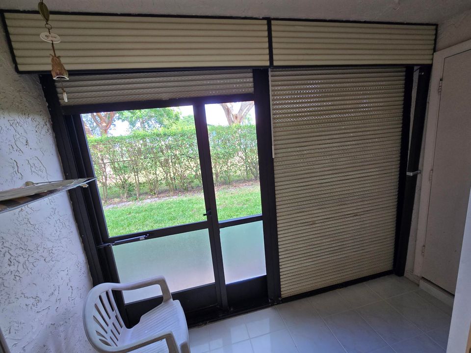 For Rent: $2,200 (2 beds, 2 baths, 912 Square Feet)