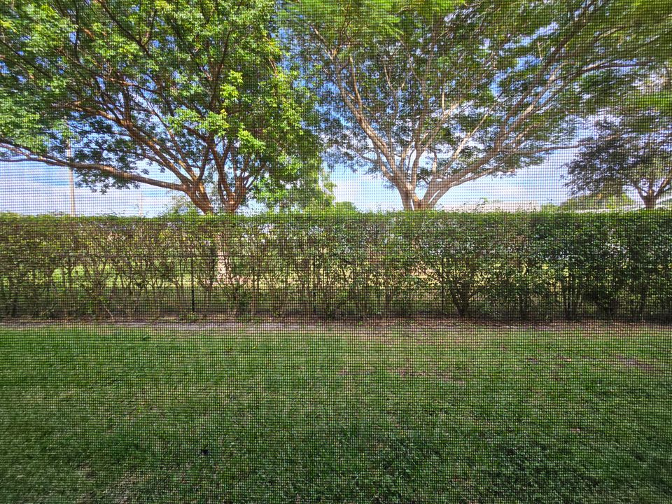 For Rent: $2,200 (2 beds, 2 baths, 912 Square Feet)