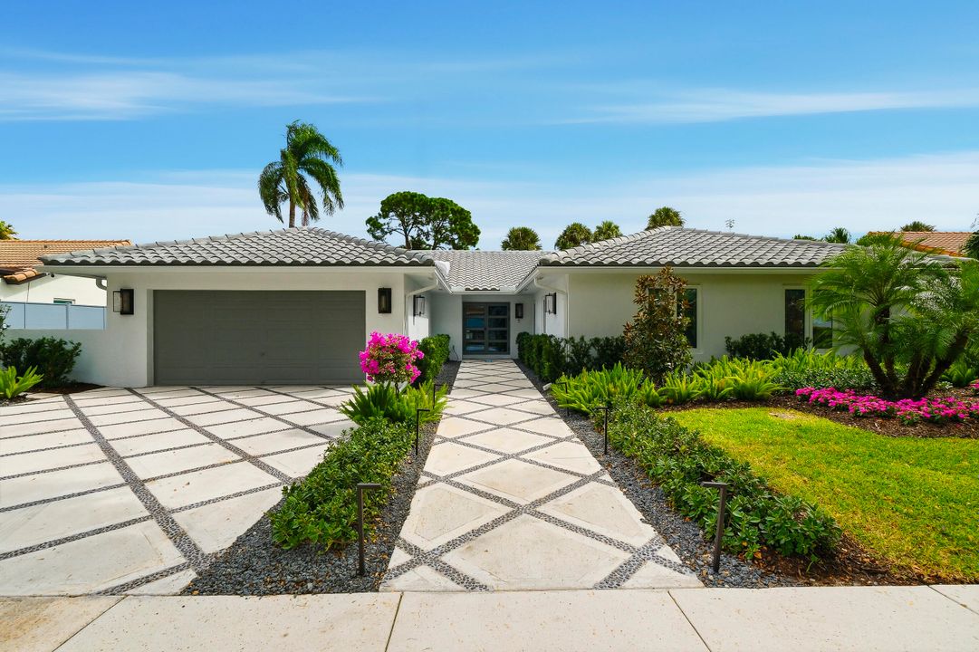 Active With Contract: $2,295,000 (4 beds, 3 baths, 2861 Square Feet)