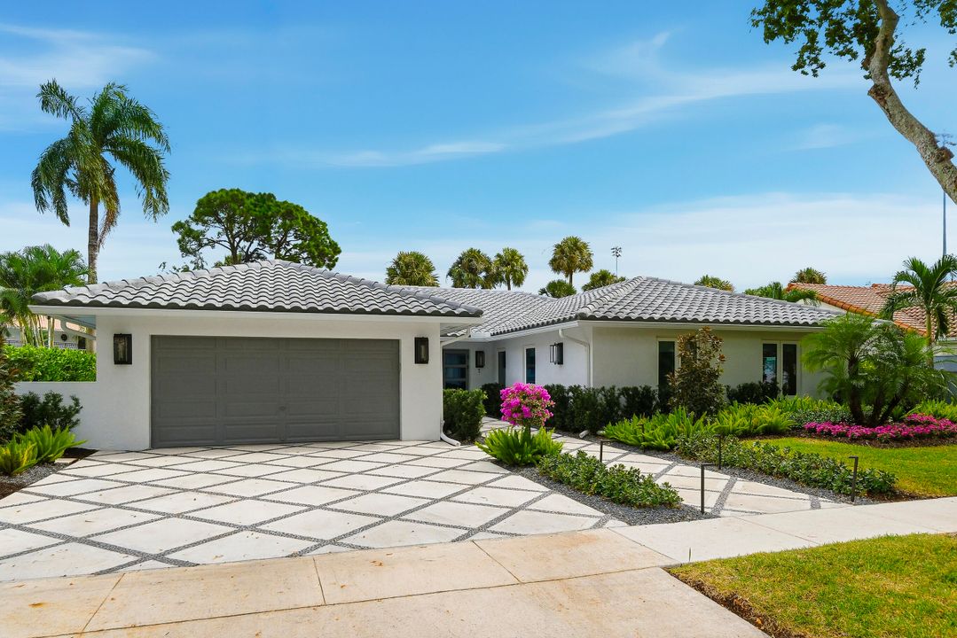Active With Contract: $2,295,000 (4 beds, 3 baths, 2861 Square Feet)