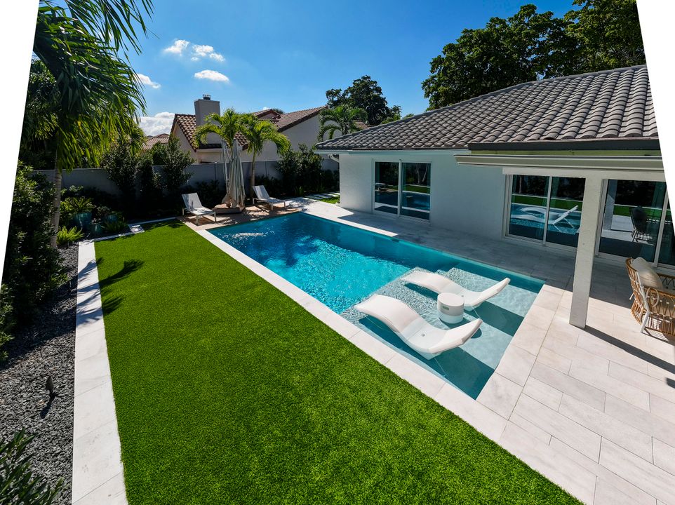 Active With Contract: $2,295,000 (4 beds, 3 baths, 2861 Square Feet)