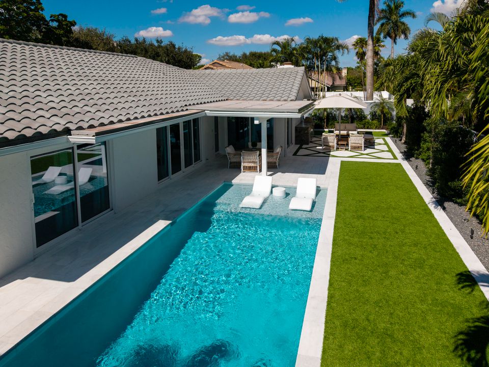 Active With Contract: $2,295,000 (4 beds, 3 baths, 2861 Square Feet)