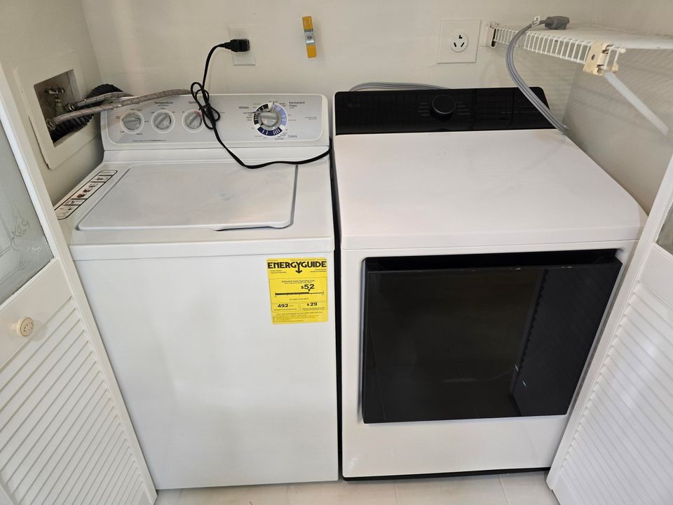 For Rent: $2,200 (2 beds, 2 baths, 912 Square Feet)