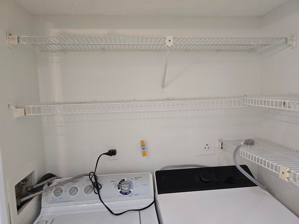 For Rent: $2,200 (2 beds, 2 baths, 912 Square Feet)