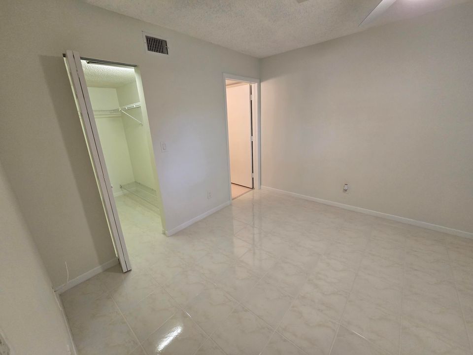 For Rent: $2,200 (2 beds, 2 baths, 912 Square Feet)