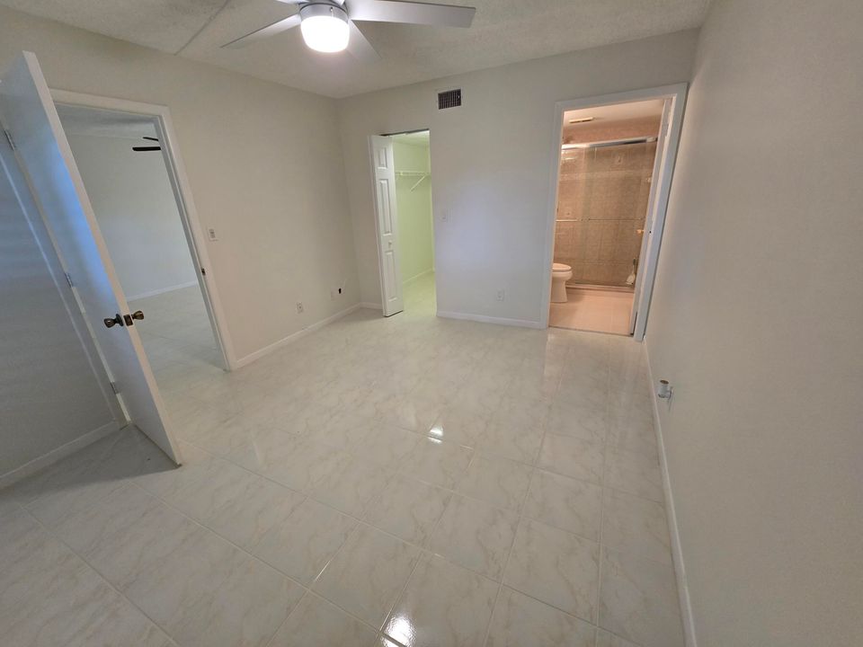 For Rent: $2,200 (2 beds, 2 baths, 912 Square Feet)