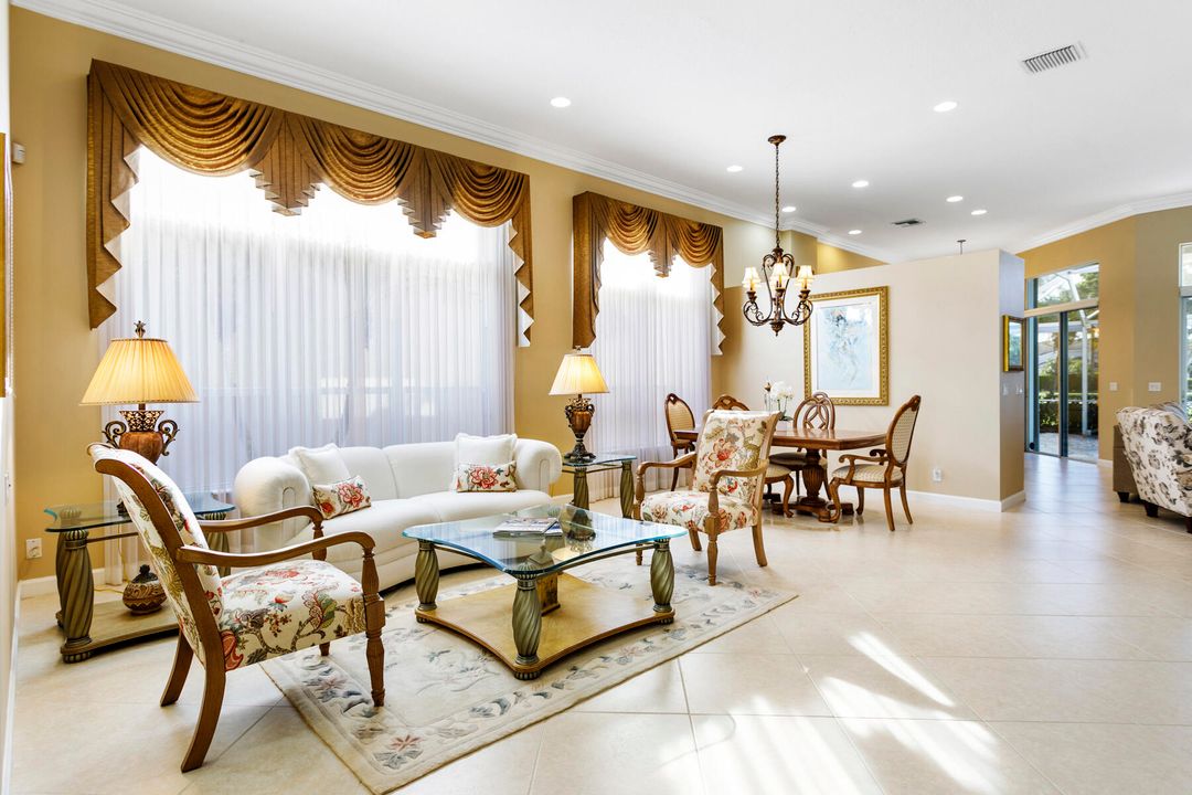 En Venta: $849,000 (3 camas, 3 baños, 2492 Pies cuadrados)