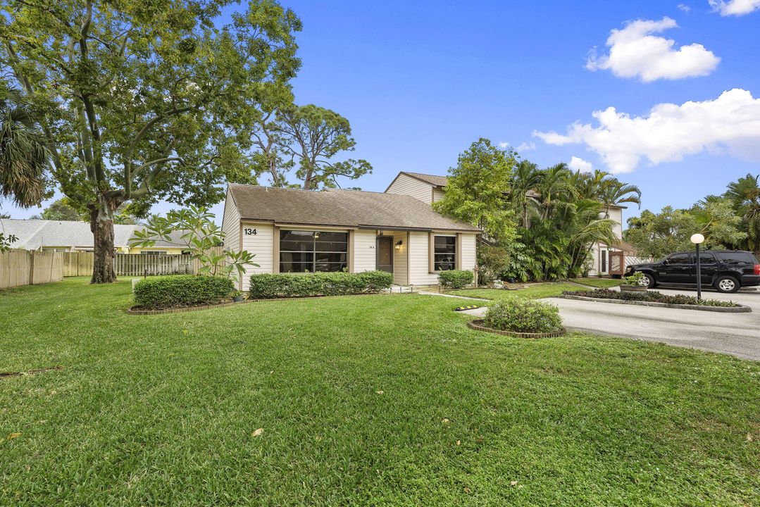 Activo con contrato: $299,000 (2 camas, 2 baños, 1092 Pies cuadrados)