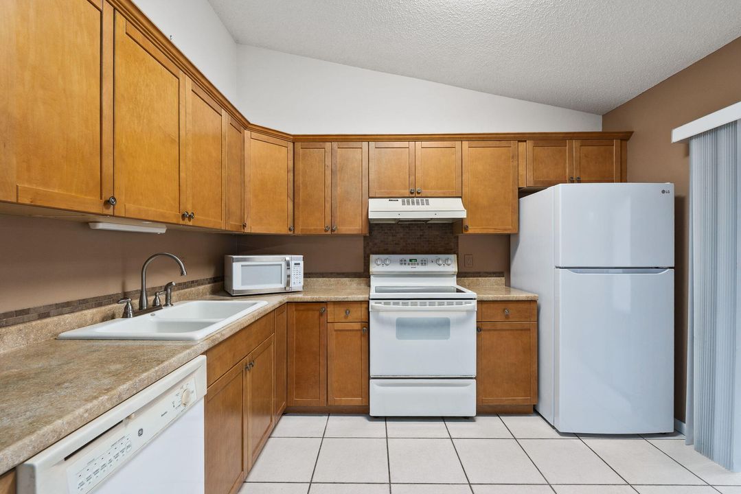 Activo con contrato: $299,000 (2 camas, 2 baños, 1092 Pies cuadrados)