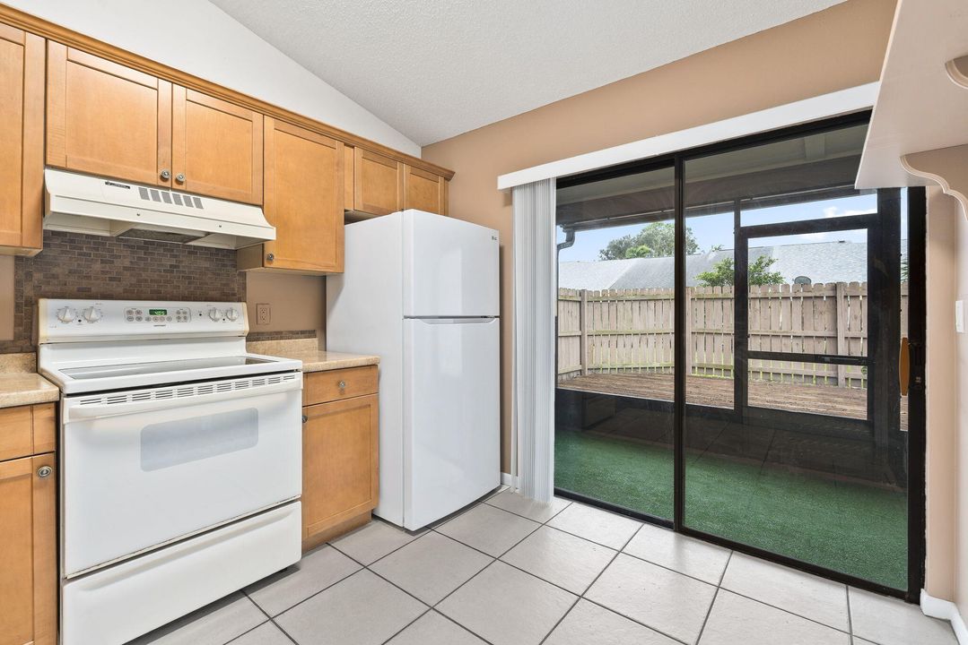 Activo con contrato: $299,000 (2 camas, 2 baños, 1092 Pies cuadrados)