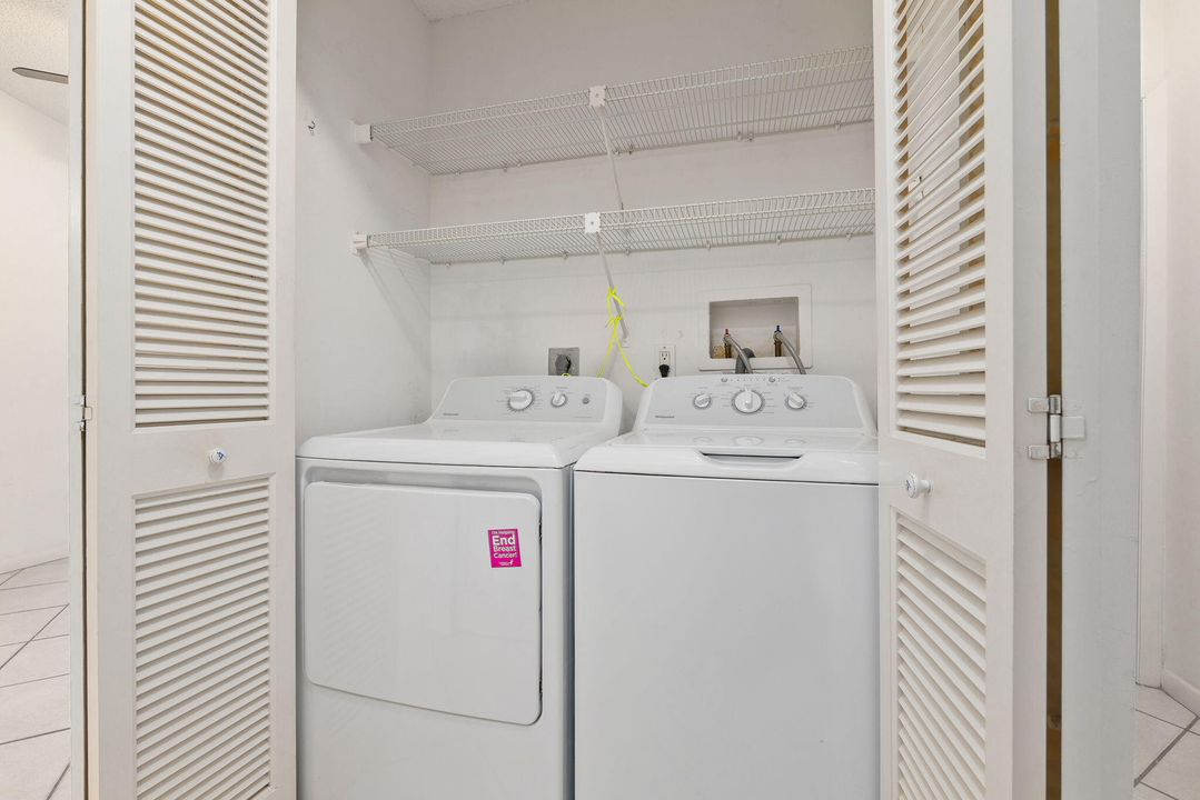 Activo con contrato: $299,000 (2 camas, 2 baños, 1092 Pies cuadrados)