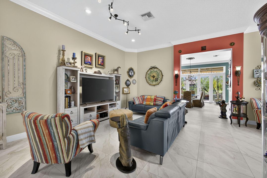 待售: $649,000 (2 贝兹, 2 浴室, 2364 平方英尺)