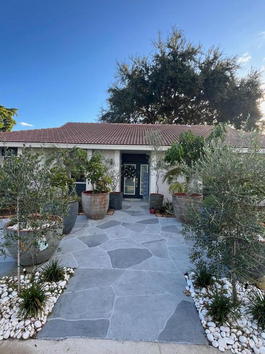 For Sale: $1,295,000 (3 beds, 2 baths, 2172 Square Feet)