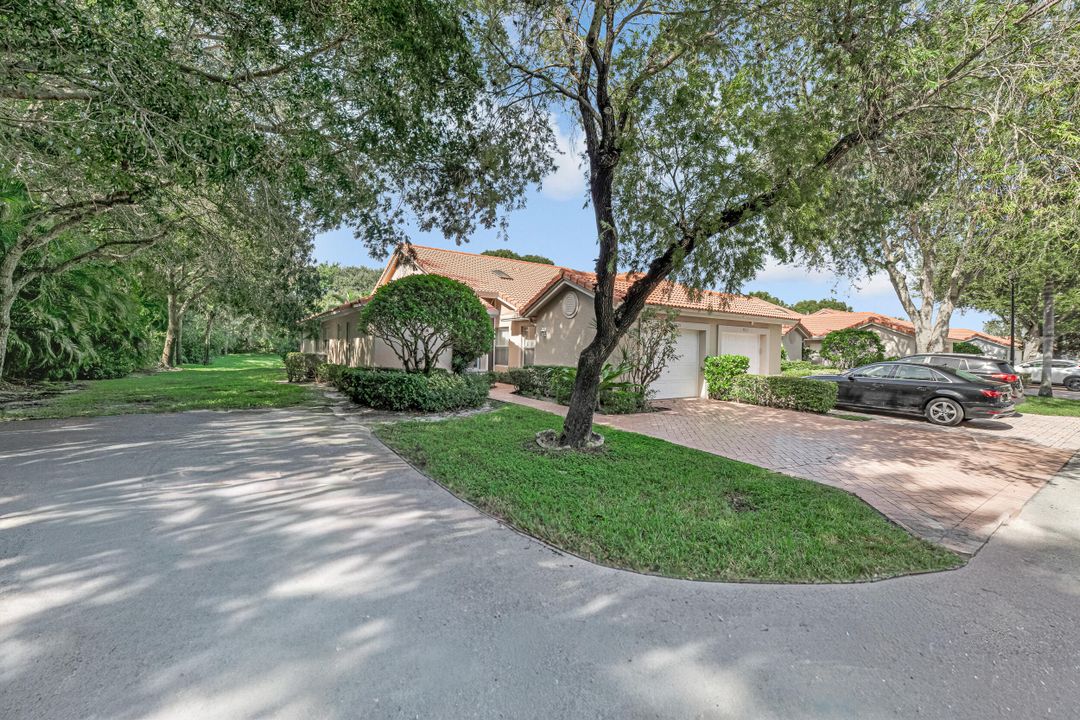 Active With Contract: $295,000 (2 beds, 2 baths, 1722 Square Feet)