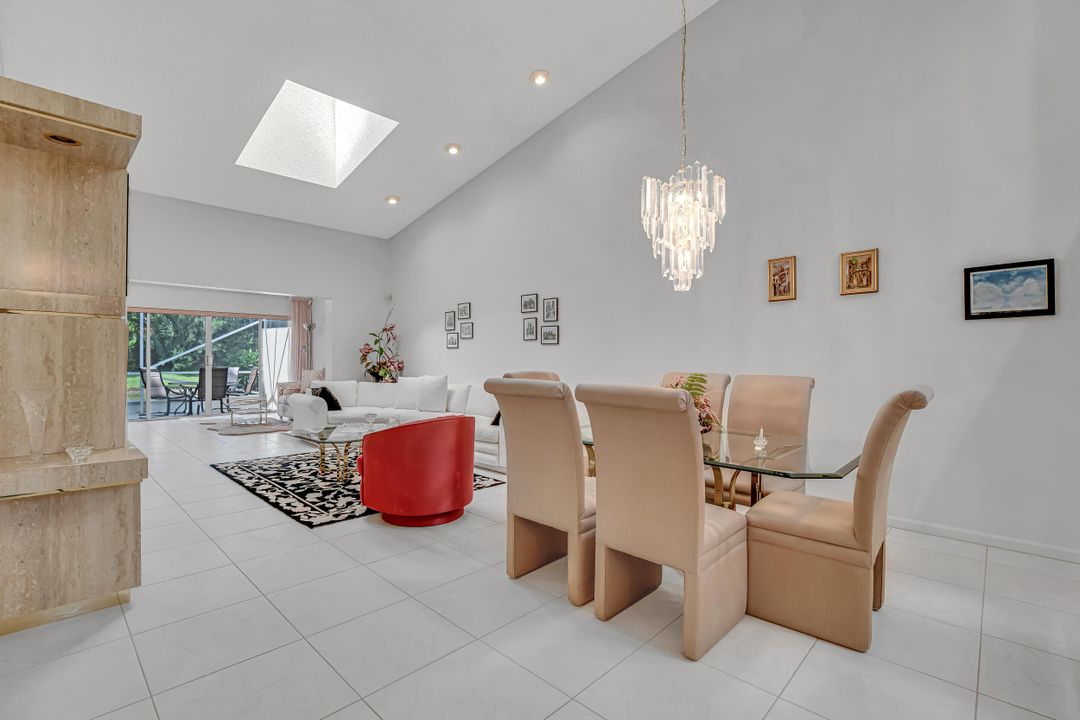 Active With Contract: $295,000 (2 beds, 2 baths, 1722 Square Feet)