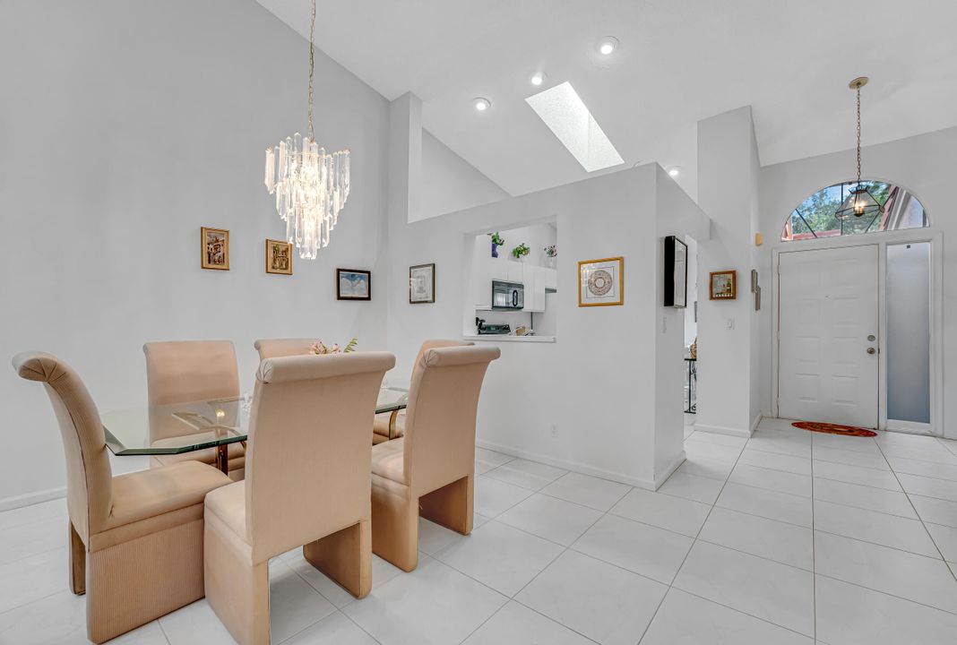 Active With Contract: $295,000 (2 beds, 2 baths, 1722 Square Feet)