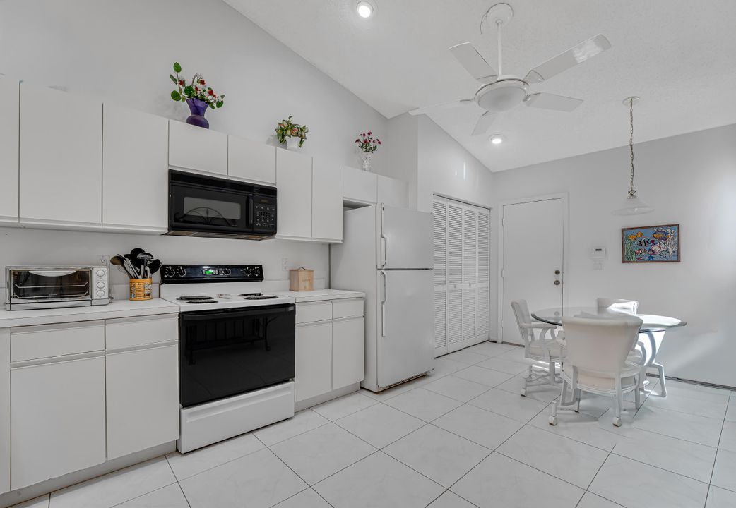 Active With Contract: $295,000 (2 beds, 2 baths, 1722 Square Feet)