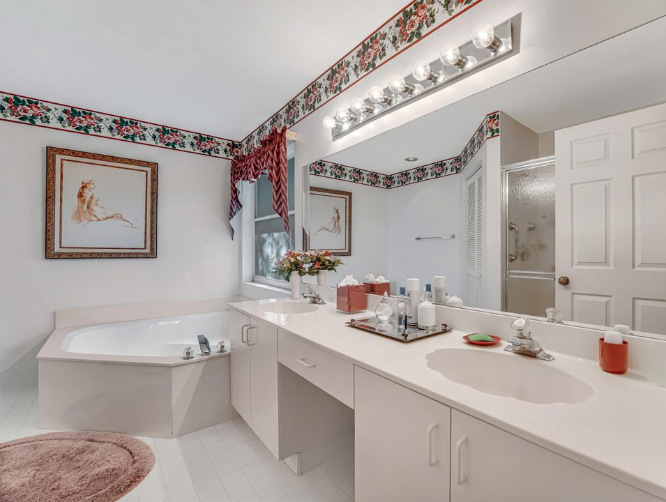 Active With Contract: $295,000 (2 beds, 2 baths, 1722 Square Feet)