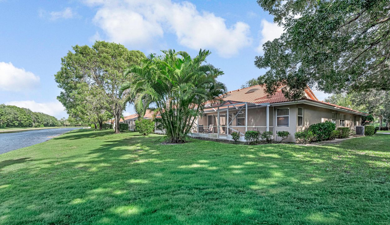 Active With Contract: $295,000 (2 beds, 2 baths, 1722 Square Feet)