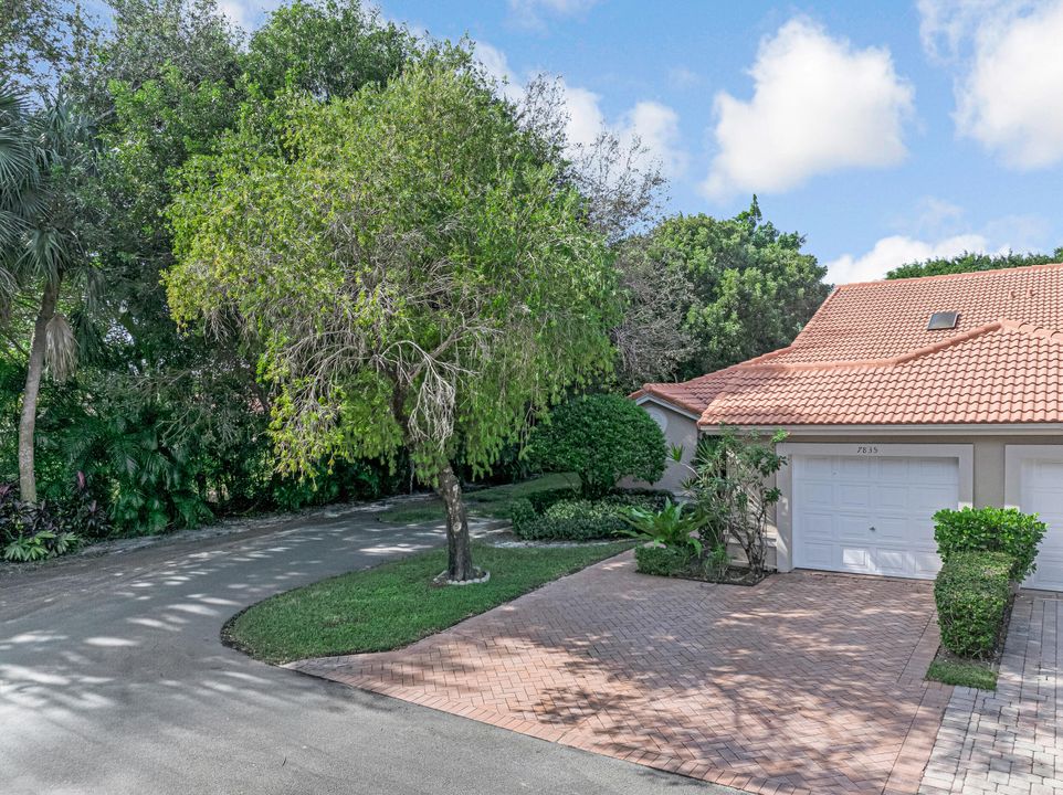 Active With Contract: $295,000 (2 beds, 2 baths, 1722 Square Feet)