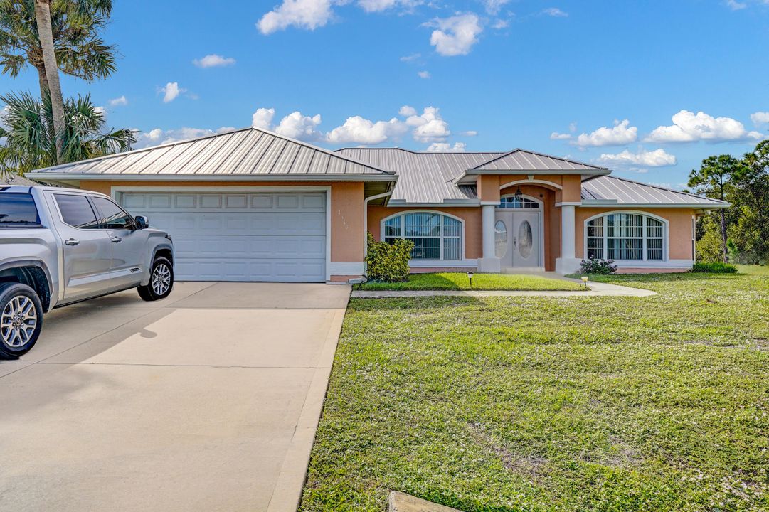 For Sale: $520,000 (3 beds, 2 baths, 1902 Square Feet)