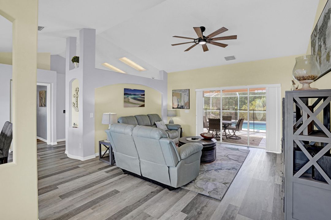 For Sale: $520,000 (3 beds, 2 baths, 1902 Square Feet)