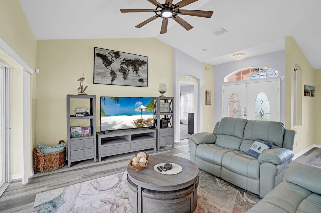 For Sale: $520,000 (3 beds, 2 baths, 1902 Square Feet)