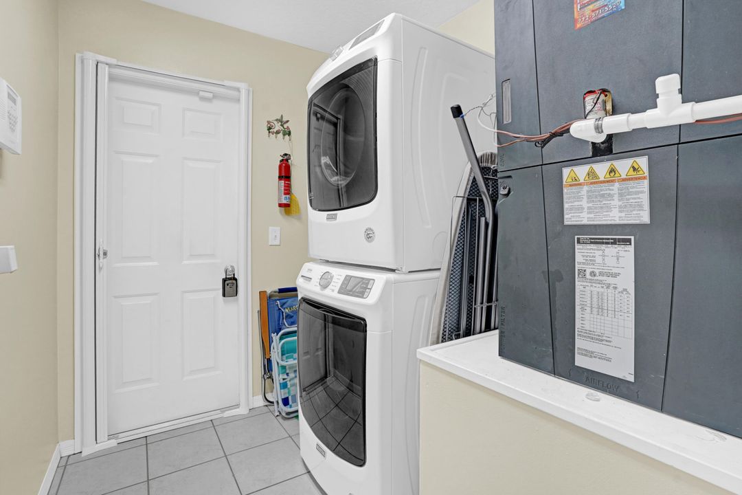 For Sale: $520,000 (3 beds, 2 baths, 1902 Square Feet)