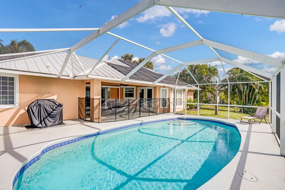 For Sale: $520,000 (3 beds, 2 baths, 1902 Square Feet)