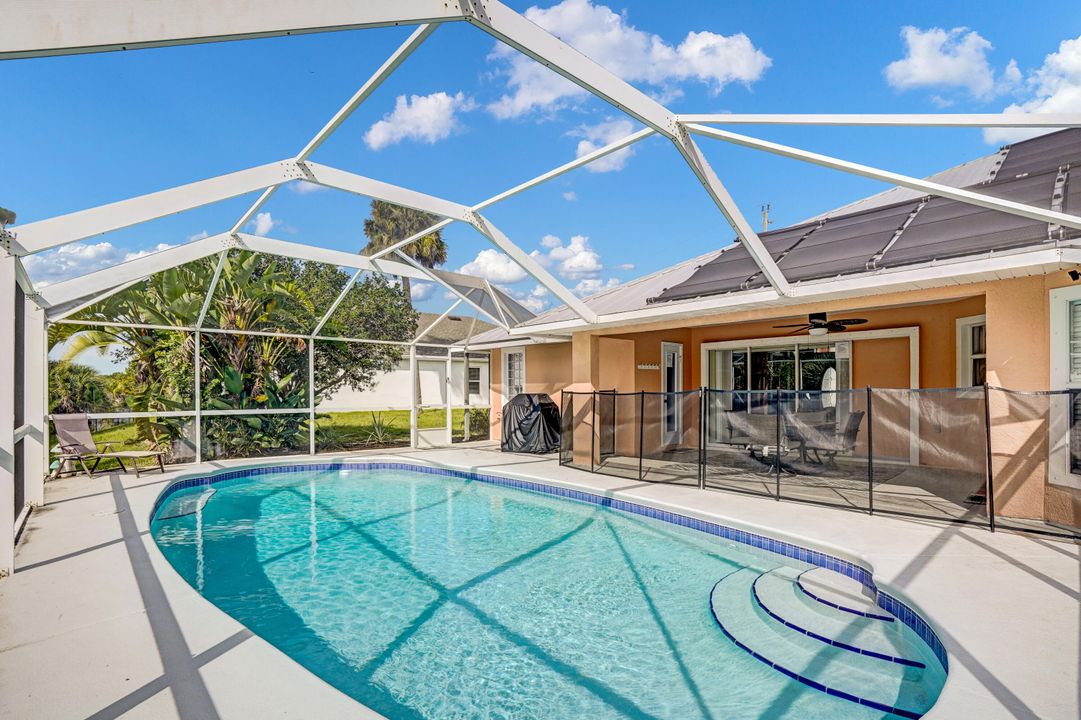 For Sale: $520,000 (3 beds, 2 baths, 1902 Square Feet)