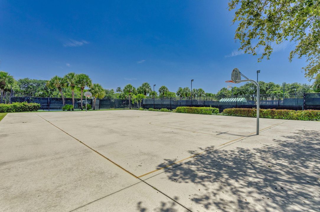 For Sale: $1,349,000 (4 beds, 2 baths, 2189 Square Feet)