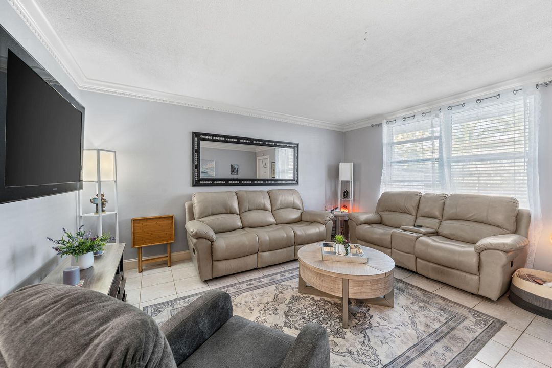 待售: $320,000 (1 贝兹, 1 浴室, 640 平方英尺)