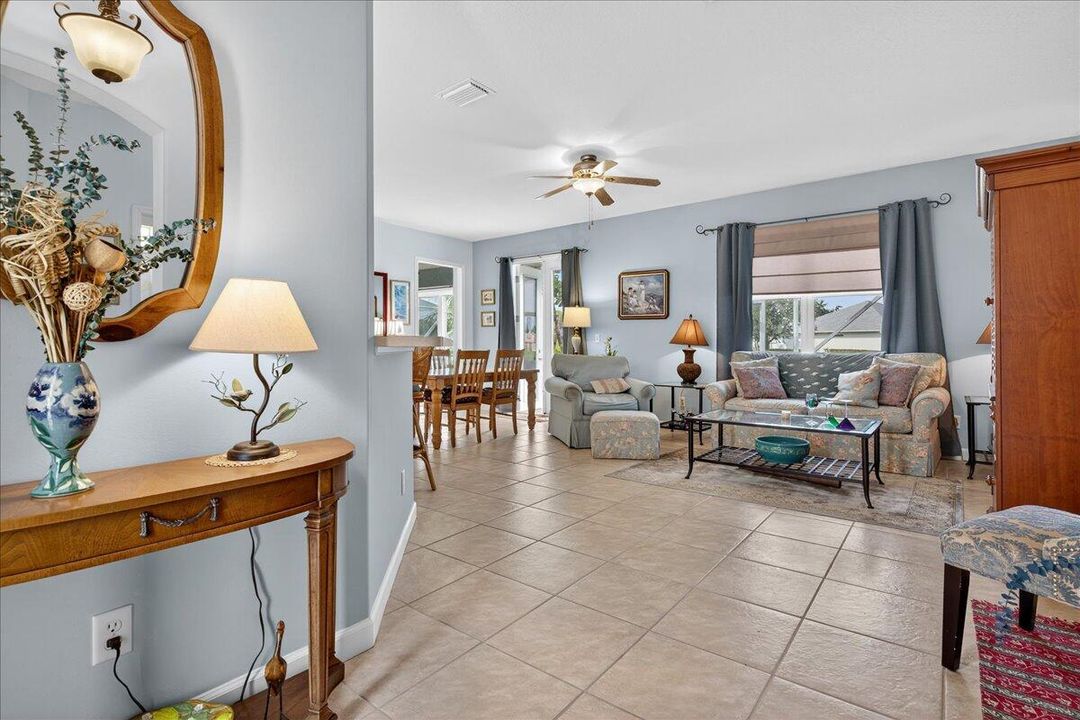 Activo con contrato: $350,000 (3 camas, 2 baños, 1569 Pies cuadrados)